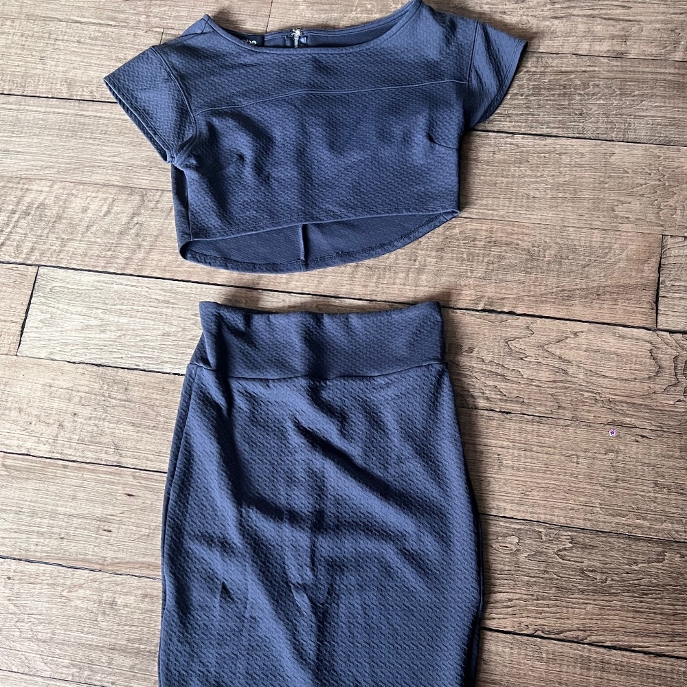 Bebe Dark grey matching crop top and midi skirt